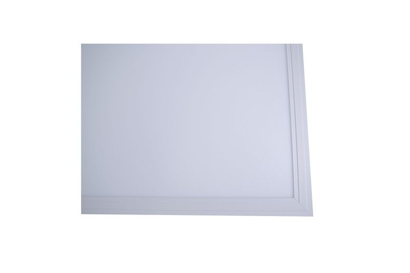 Panel LED 2x4 Sylvania 50 W 6800 lm 6000 K, vista frontal del difusor blanco y el marco delgado