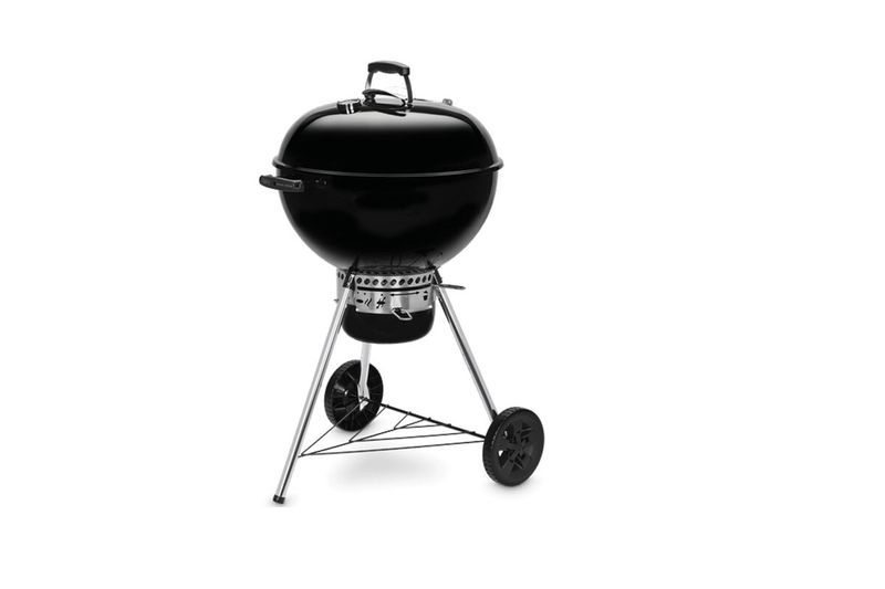 Barbacoa de carbón Kettle 18 pulgadas Grill Mark, color negro con soporte metálico plateado y dos ruedas