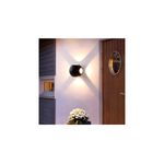 Luminaria de pared al exterior LED Veritate I 4 W 3000 K IP54 IK06 negro Tecnolite, instalada en pared iluminando hacia