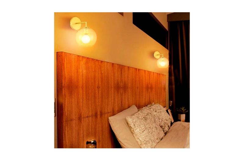 Lámpara de pared interior Cordelia II 1L E27 100-240V IP20 dorado Tecnolite, dos unidades instaladas en dormitorio