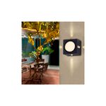 Luminaria de pared al exterior LED Torcular I 10 W 3000 K IP54 negro Tecnolite, encendida instalada en una pared exterior